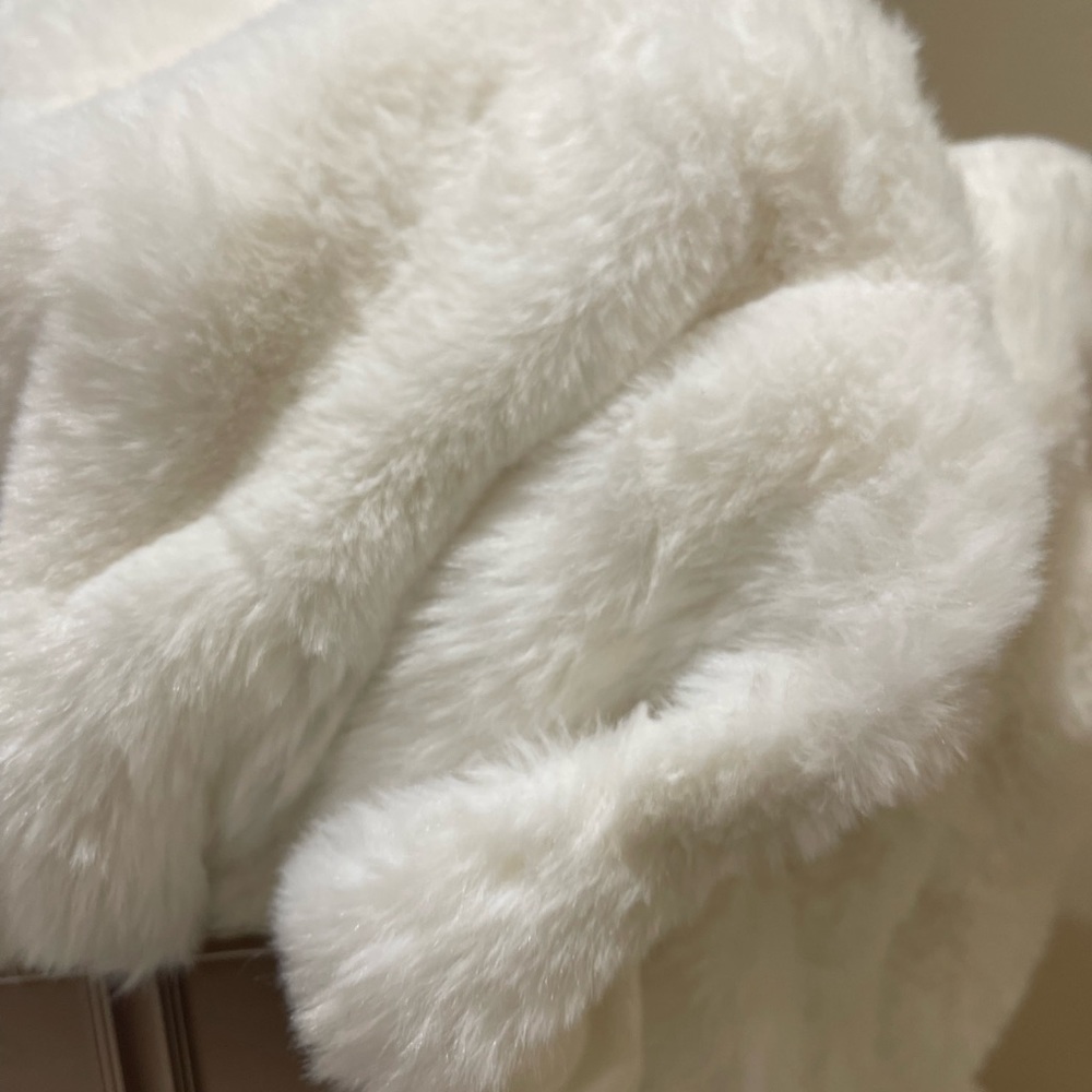 - Berkshire Faux Fur Throw - Picture 7 of 8